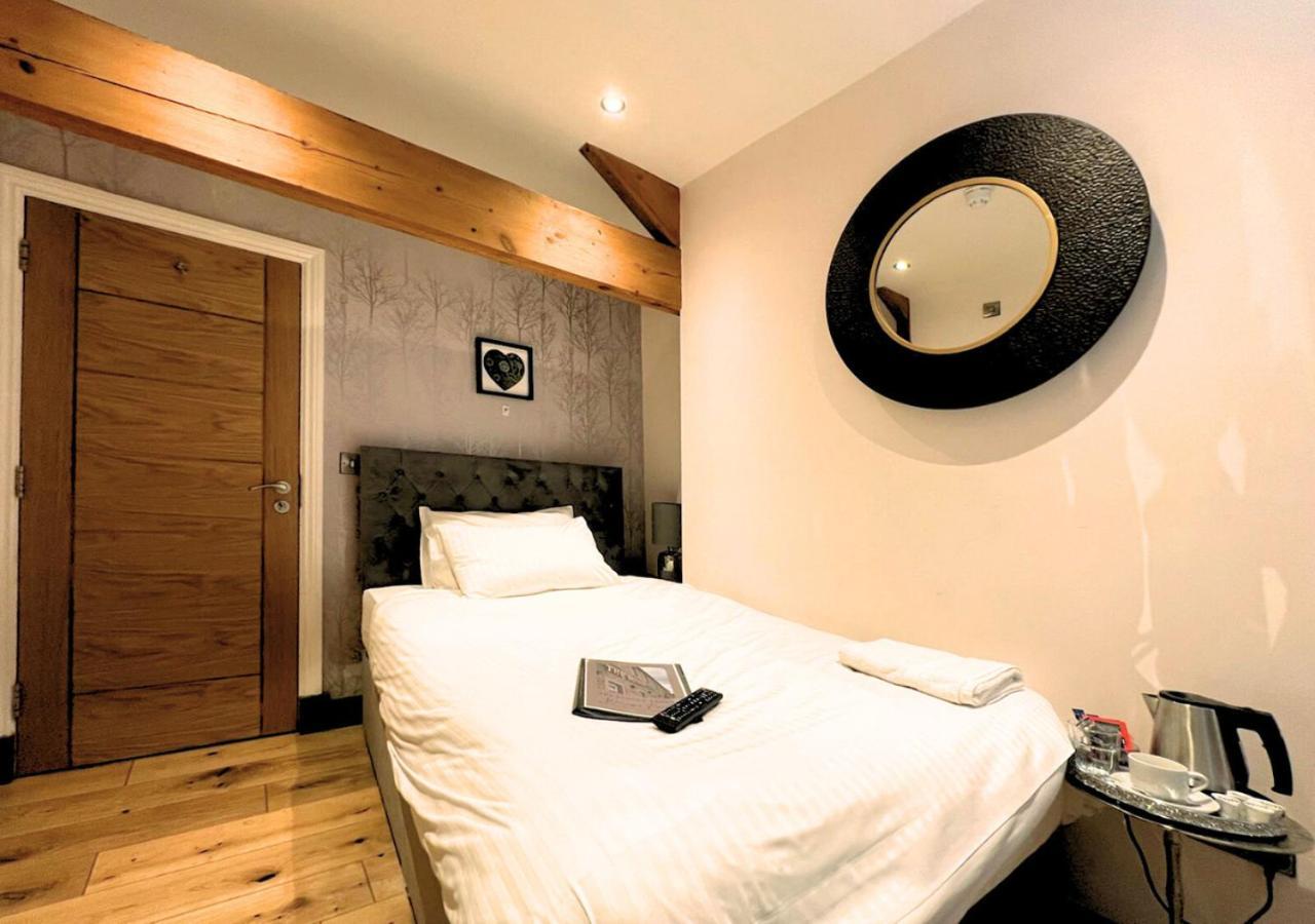 The Boshaw Trout Bed & Breakfast Holmfirth Room photo